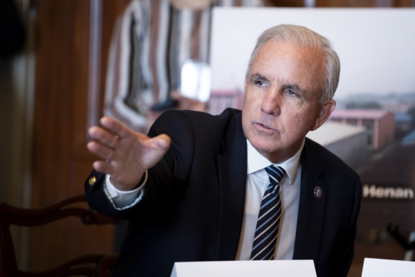 Dân biểu Carlos Gimenez (Cộng Hòa-Florida) nói trong một hội nghị bàn tròn liên tôn giáo về mối đe dọa của Đảng Cộng sản Trung Quốc đối với tự do tôn giáo, ở Hoa Thịnh Đốn hôm 12/07/2023. (Ảnh: Madalina Vasiliu/The Epoch Times)