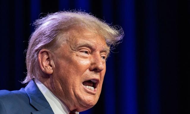 Cựu tổng thống Hoa Kỳ kiêm ứng cử viên tổng thống đầy triển vọng thuộc Đảng Cộng Hòa năm 2024 Donald Trump nói tại Tiệc tối Lincoln của Đảng Cộng Hòa Iowa năm 2023 tại Trung tâm Sự kiện Iowa ở Des Moines, Iowa, hôm 28/07/2023. (Ảnh: Sergio Flores/AFP qua Getty Images)