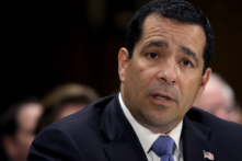 Ông William Evanina, khi đó được đề cử làm giám đốc Trung tâm Phản gián và An ninh Quốc gia, làm chứng trong một phiên điều trần do Ủy ban Đặc biệt của Thượng viện về Tình báo tổ chức ở Hoa Thịnh Đốn vào ngày 15/05/2018. (Ảnh: Win McNamee/Getty Images)