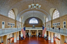 Phòng khai trình của tòa nhà chính trên Đảo Ellis có trần hình vòm do kiến trúc sư Rafael Guastavino thiết kế. (Ảnh: Jean-Christophe Benoist/CC BY 3.0)