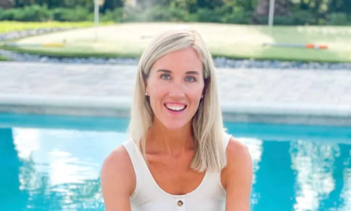 Cô Amber Shimbel là một bà mẹ giáo dục tại gia của năm người con, một giáo sư đại học, và là một cây bút. (Ảnh: Đăng dưới sự cho phép của cô Amber Shimbel)