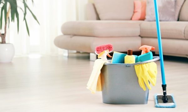 Áp lực là kẻ thù lớn của công việc nhà. Hãy đối xử tốt với bản thân, chăm chỉ dọn dẹp ở những vị trí quan tâm và cần thiết, còn lại thì có thể lơ là một chút cũng không sao. (Ảnh: Shutterstock)