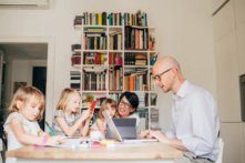 Điểm mấu chốt để kết thúc tốt một năm học là nhận ra những đặc điểm của khoảng thời gian này và thực hiện thêm một số bước để vượt qua một cách xuất sắc. (Ảnh: Eugenio Marongiu/Shutterstock)