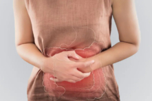 Táo bón lâu ngày có thể làm tăng nguy cơ ung thư. Bấm huyệt có thể giúp cải thiện tình trạng táo bón một cách nhanh chóng. (Ảnh: Emily Frost/Shutterstock)