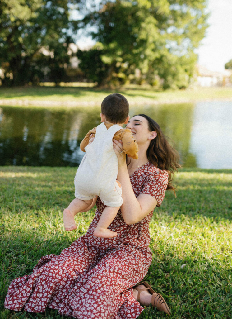 Cô Abby biết ơn mẹ vì bà đã cho cô một tấm gương tốt về thiên chức làm mẹ và làm phụ nữ. (Ảnh: Đăng dưới sự cho phép của cô Abby Roth)