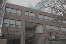 Lãnh sự quán Trung Quốc tại Toronto hôm 25/04/2023. (Ảnh: Andrew Chen/The Epoch Times)