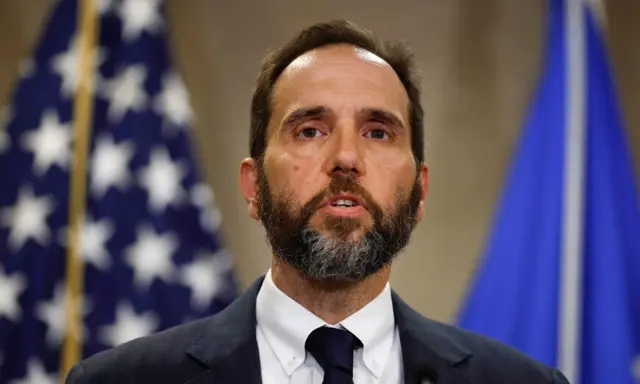 Biện lý Đặc biệt Jack Smith nhận xét về một bản cáo trạng được mở niêm phong gần đây chống lại cựu Tổng thống Donald Trump, tại Hoa Thịnh Đốn, hôm 09/06/2023. (Ảnh: Chip Somodevilla/Getty Images)