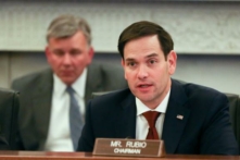 Thượng nghị sĩ Marco Rubio (Cộng Hòa-Florida), chủ tịch Ủy ban Doanh nghiệp và Doanh nghiệp Nhỏ, diễn thuyết tại phiên điều trần của thượng viện “Made in China 2025 và Tương lai Ngành Công nghiệp Hoa Kỳ” ở Hoa Thịnh Đốn vào ngày 27/02/2019. (Ảnh: Jennifer Zeng/The Epoch Times)