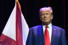 Cựu Tổng thống Donald Trump nói chuyện với các thành viên Đảng Cộng Hòa Alabama trong cuộc họp mùa hè của họ ở Montgomery, Alabama, hôm 04/08/2023. (Ảnh: Julie Bennett/Getty Images)