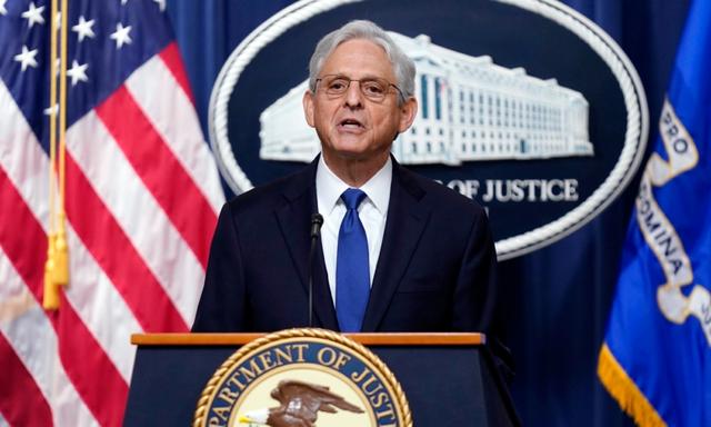 Tổng Chưởng lý Merrick Garland trình bày tại Bộ Tư pháp ở Hoa Thịnh Đốn hôm 11/08/2023. (Ảnh: Stephanie Scarbrough/AP Photo)