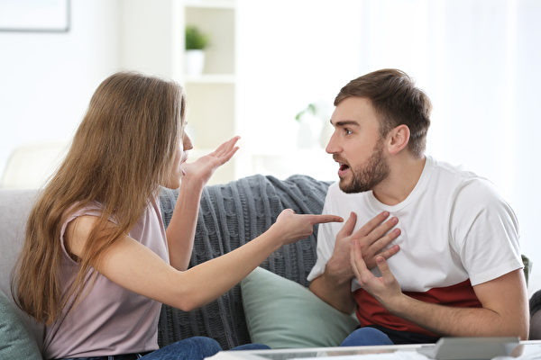 Nghiên cứu của chuyên gia Hoa Kỳ cho thấy, thái độ xem thường là thủ phạm lớn nhất phá hoại mối quan hệ hôn nhân. (Ảnh: Shutterstock)