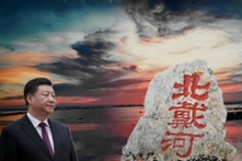 Các nguồn tin cho thấy tại Hội nghị Bắc Đới Hà năm nay, ông Tập Cận Bình đã nhận phải những lời chỉ trích chưa từng có từ các trưởng lão trong đảng. (Ảnh do Epoch Times tổng hợp)