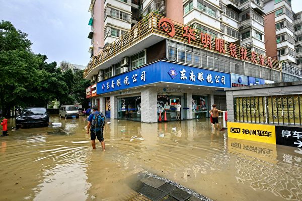 Tình hình lũ lụt ở Phúc Châu, tỉnh Phúc Kiến hôm 06/09. (Ảnh: STR/AFP qua Getty Images)