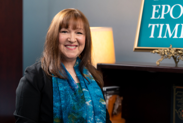 Bà Susan Shelley, người phụ trách chuyên mục của Southern California News Group và là cây viết kỳ cựu về các vấn đề liên quan đến năng lượng của California, trong một cuộc phỏng vấn được phát sóng trên “California Insider” của EpochTV hôm 30/08/2023. (Ảnh: Taras Dubenet/The Epoch Times)