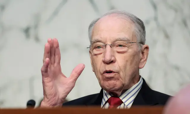 Thành viên cao cấp của Ủy ban Tư pháp Thượng viện, Thượng nghị sĩ Chuck Grassley (Cộng Hòa-Iowa) trình bày tại Hoa Thịnh Đốn vào ngày 22/03/2022. (Ảnh: Anna Moneymaker/Getty Images)