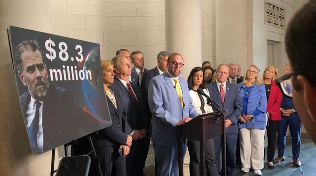 Chủ tịch Ủy ban Tài chính và Thuế vụ Hạ viện Jason Smith (Cộng Hòa-Missouri) tiết lộ tại phiên điều trần hôm 22/06/2023 tại Hoa Thịnh Đốn rằng ông Hunter Biden đã được IRS và DOJ “đối xử một cách ưu ái” về các cáo buộc gian lận thuế của mình. (Ảnh: Joseph Lord/The Epoch Times)