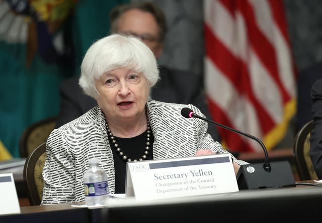 Bộ trưởng Ngân khố Janet Yellen diễn thuyết trong cuộc họp của Hội đồng Giám sát Bình ổn Tài chính tại Bộ Ngân khố Hoa Kỳ ở Hoa Thịnh Đốn, hôm 28/07/2023. (Ảnh: Kevin Dietsch/Getty Images)