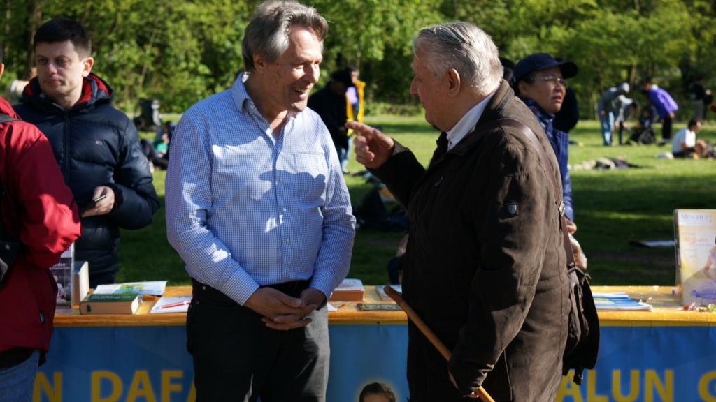 Đức: Pháp Luân Công nổi bật tại Lễ hội Ánh sáng Berlin