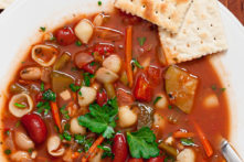 Công thức súp minestrone thơm ngon, đậm đà hương vị, và giá cả phải chăng. (Ảnh: Đăng dưới sự cho phép của cô Amy Dong)