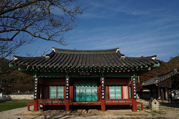 Vào thời nhà Thanh, có một sinh viên ở vùng Bảo Định bị quỷ mê hoặc tâm trí, sinh ra ý nghĩ hão huyền, muốn mua một chức Thành Hoàng ở m Phủ. Cuối cùng kết quả ra sao? (Ảnh: Pixabay)