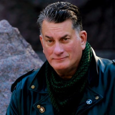 Nhà sản xuất điều tra trước đây của ABC News, James Gordon Meek, đã bị kết án sáu năm tù vì tội vận chuyển và sở hữu tư liệu lạm dụng tình dục trẻ em.