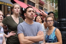 Sinh viên tham gia chuyến tham quan kiến trúc trong buổi hội thảo mùa hè có tên The Great Connections (Những Kết Nối Lớn), của bà Marsha Enright. Từ những buổi hội thảo như vậy, ý tưởng về một trường đại học đã ra đời. (Ảnh: Đăng dưới sự cho phép của bà Marsha Enright)