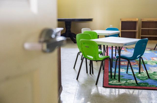 Một trường học ở Tustin, California, vào ngày 10/03/2021. (Ảnh: John Fredricks/The Epoch Times)