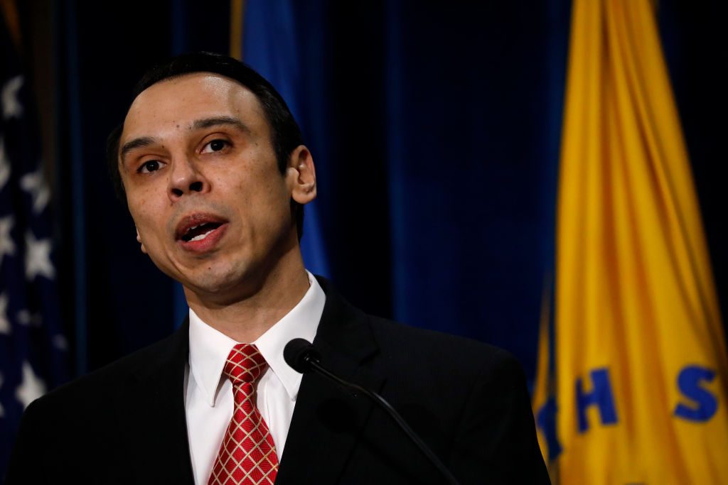 Giám đốc Văn phòng Dân Quyền Roger Severino nói tại cuộc họp báo tại Bộ Y tế và Dịch vụ Nhân sinh ở Hoa Thịnh Đốn vào ngày 18/01/2018. (Ảnh: Aaron P. Bernstein/Getty Images)