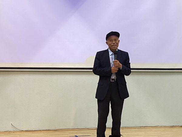 Ông Lưu Nhân Toàn, Chủ tịch Đảng Dân chủ Xã hội Trung Quốc, cho biết ông đã khóc khi xem bộ phim tài liệu “Sự thức tỉnh của 400 triệu người.” (Ảnh: Mã Thượng Ân/Epoch Times)