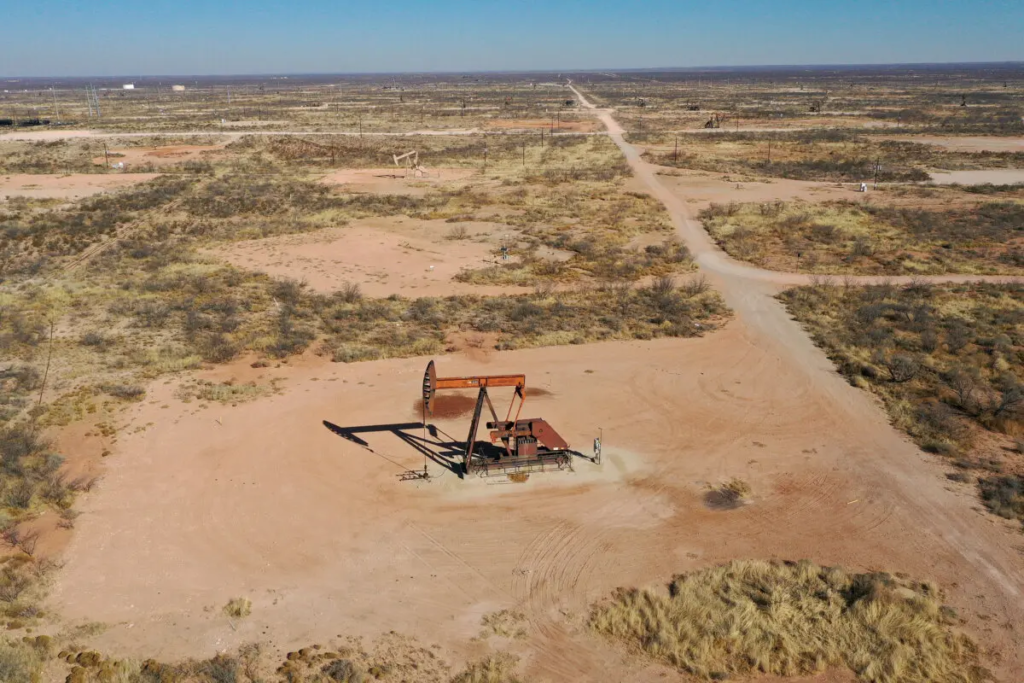 Khi các công ty năng lượng Âu Châu chuyển sang năng lượng tái tạo, các công ty Hoa Kỳ tăng nguồn cung cấp dầu, khí đốt