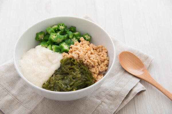 Natto, đậu bắp và rong biển Wakame
