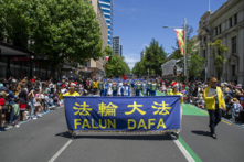 Hoạt động diễn hành long trọng nhân dịp Giáng Sinh ở trung tâm Auckland, New Zealand, hôm 26/11. (Ảnh: Từ Thái Hanh/Epoch Times)