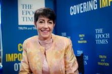 Bà Christine Anderson, một chính trị gia người Đức và là thành viên của Nghị viện u Châu. (Ảnh: Tal Atzmon/The Epoch Times)