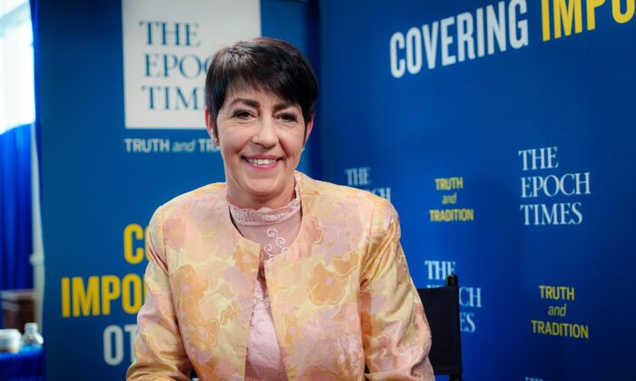 Bà Christine Anderson, một chính trị gia người Đức và là thành viên của Nghị viện u Châu. (Ảnh: Tal Atzmon/The Epoch Times)