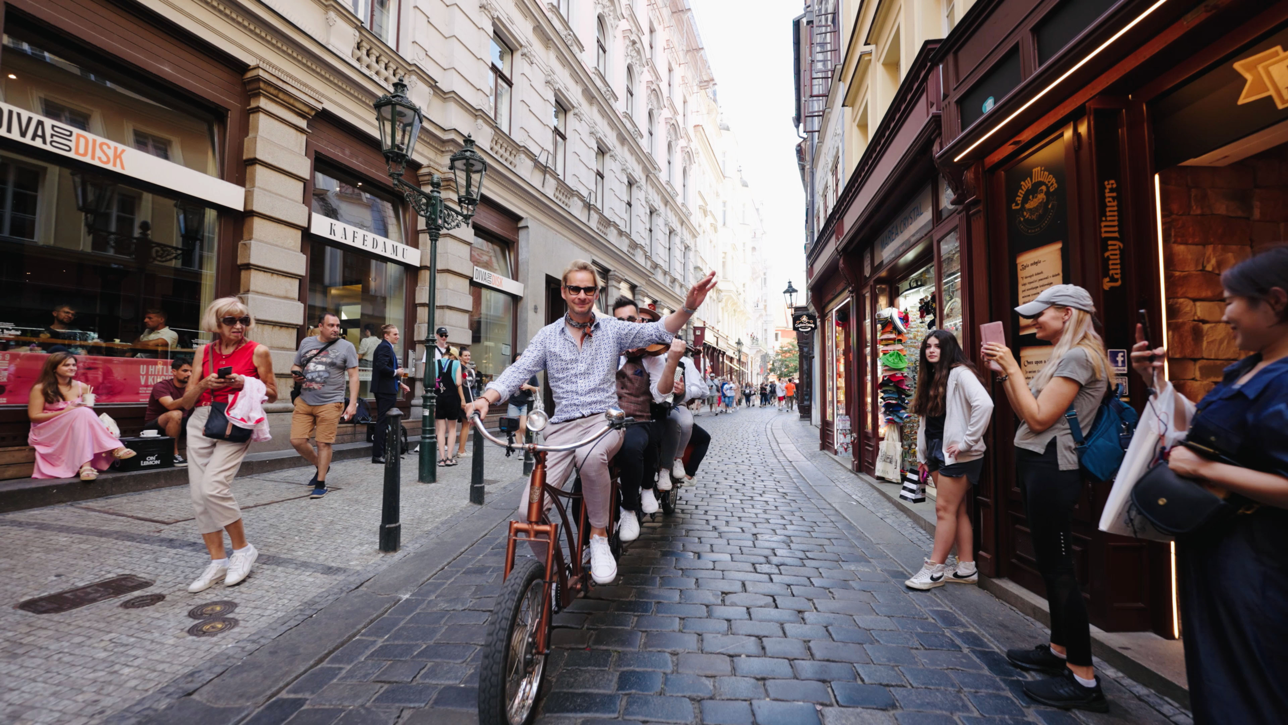 Ban nhạc Big Bike tại Praha. (Ảnh: Đăng dưới sự cho phép của Ban nhạc Big Bike)