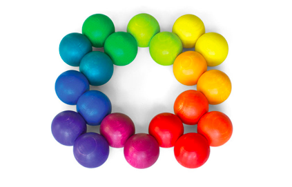 Quả bóng nghệ thuật bằng gỗ uốn dẻo. (Ảnh: Fat Brain Toys)