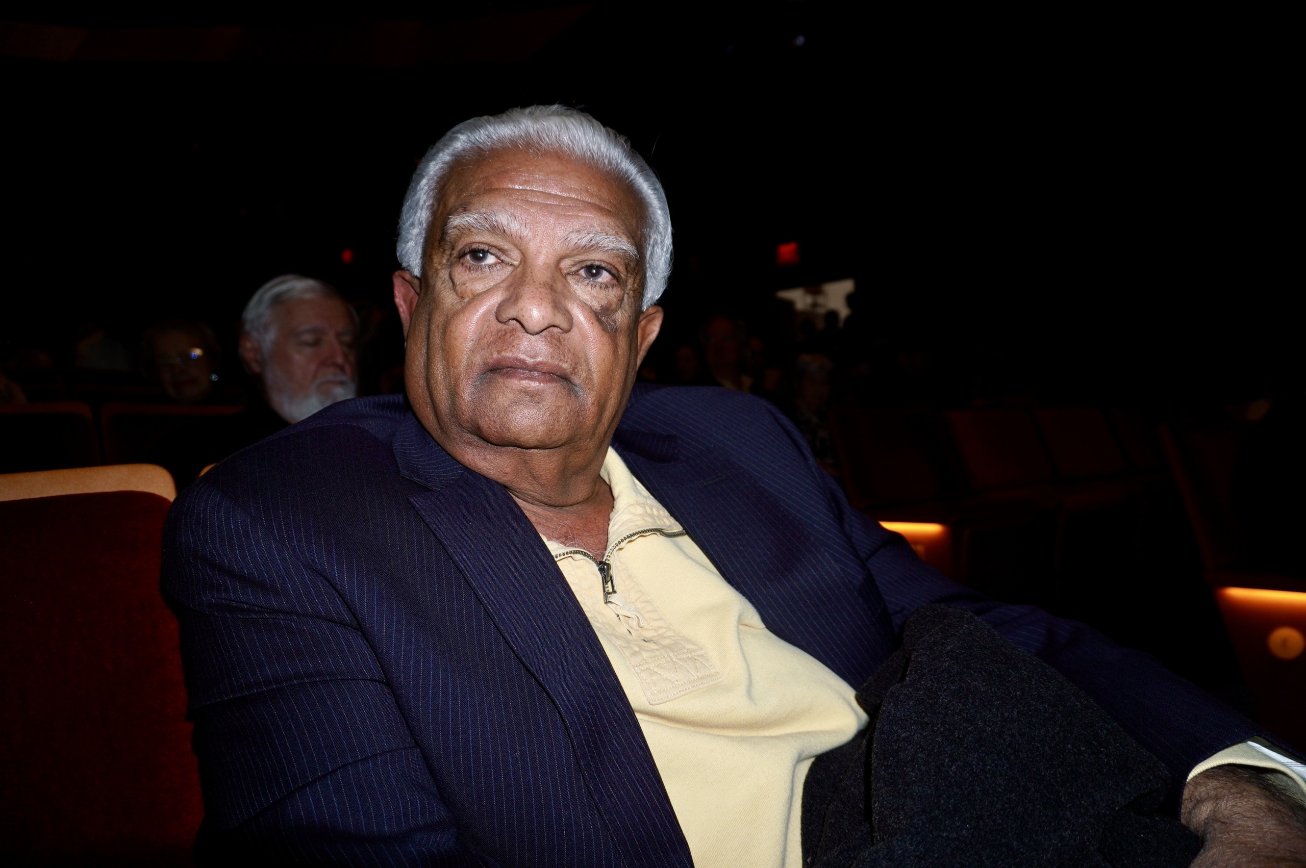 Giám đốc toàn cầu về hưu của công ty dầu khí: Shen Yun triển hiện hạnh phúc và tự do