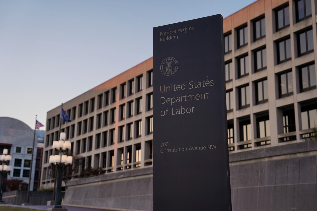 Tòa nhà của Bộ Lao động ở Hoa Thịnh Đốn hôm 13/11/2023. (Ảnh: Madalina Vasiliu/The Epoch Times)