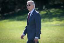 Tổng thống Hoa Kỳ Joe Biden rời Tòa Bạch Ốc ở Hoa Thịnh Đốn hôm 14/11/2023. Theo lịch trình, ông Biden sẽ tới California để tham dự hội nghị thượng đỉnh APEC ở San Francisco. (Ảnh: Win McNamee/Getty Images)