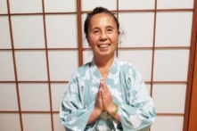 32 năm sau khi được chẩn đoán bị bệnh ung thư trực tràng giai đoạn cuối, bà Ryoko Mochizuki 70 tuổi vẫn giữ được tinh thần và sức khỏe tốt. (Ảnh được bà Ryoko Mochizuki cho phép)