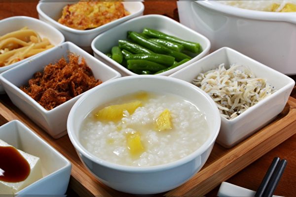 Ăn sáng như thế nào và ăn gì để không tăng cân? Bác sĩ Trung y chia sẻ ba mối nguy hiểm chính của việc bỏ bữa sáng và khuyên bạn cách ăn sáng đúng thời gian và đúng loại thực phẩm. (Ảnh: Shutterstock)