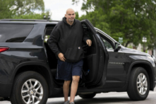 Thượng nghị sĩ John Fetterman (Dân Chủ-Pennsylvania) đến Tòa nhà Capitol Hoa Kỳ ở thủ đô Hoa Thịnh Đốn, vào ngày 17/04/2023. (Ảnh: Drew Angerer/Getty Images)