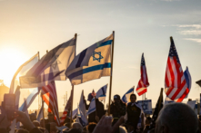 Những người ủng hộ Israel tập trung tại Huntington Beach, California, hôm 03/12/2023. (Ảnh: John Fredricks/The Epoch Times)