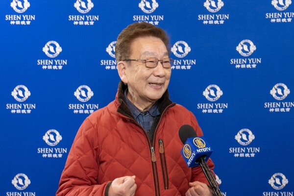 Ông Zirou Taka tham dự chương trình Nghệ thuật Biểu diễn Shen Yun tại Nhà hát Line Cube Shibuya,Tokyo, hôm 28/12/2023. (Ảnh: Đài truyền hình NTD)