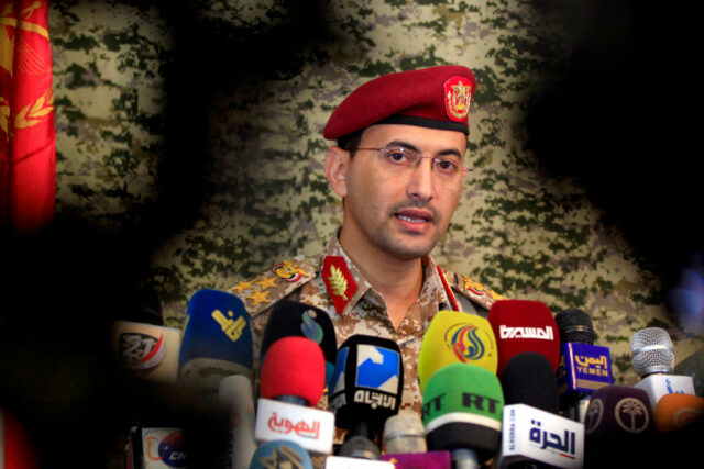 Phát ngôn viên của phiến quân Houthi Yahya Sarie tại cuộc họp báo ở thủ đô Sanaa của Yemen ngày 31/12/2018. (Ảnh: Mohammed Huwais/AFP qua Getty Images)