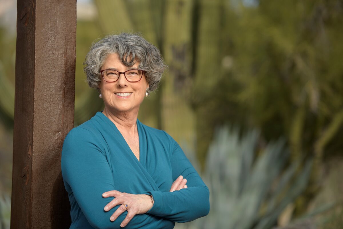 Tiến sĩ Esther Sternberg. (Ảnh: Kris Hanning)