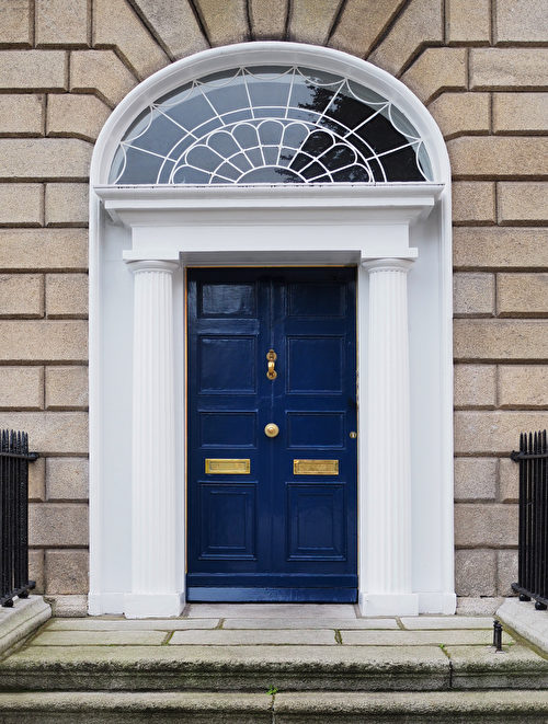 Màu xanh hải quân đậm đà mà huyền bí, tản ra bầu không khí cao quý và sâu lắng. (Ảnh: Shutterstock)