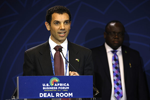 Vào ngày 14/12/2022, trong Phòng Giao dịch Diễn đàn Doanh nghiệp Hoa Kỳ-Châu Phi tại Trung tâm Hội nghị Walter E. Washington ở Washington, DC, ông Josh Goldman, Chủ tịch của công ty KoBold Metals đã phát biểu tại lễ công bố thỏa thuận khai thác năng lượng xanh. (Ảnh: Tasos Katopodis/Getty Images for Prosper Africa)