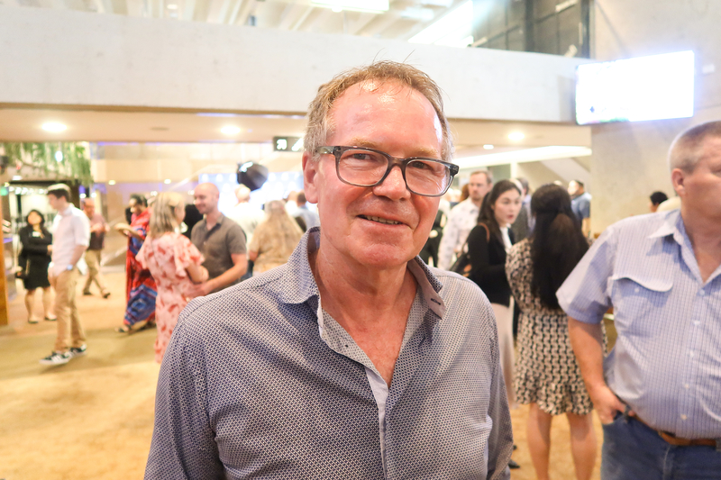 Chủ công ty địa ốc Leo Gurney cùng gia đình thưởng thức buổi biểu diễn đầu tiên ở địa phương của Đoàn Nghệ thuật Biểu diễn Shen Yun New York tại Phòng hòa nhạc của Trung tâm Nghệ thuật Biểu diễn Queensland (QPAC), Brisbane, Úc hôm 26/02/2024. (Ảnh: Đặng Vũ Trí/Epoch Times)