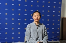 Hôm 19/03/2024, tại Los Angeles, Amor Deng, một cô gái Trung Quốc sinh vào những năm 1990 và từng sống ở Tây Tạng 5 năm, đã nhận phỏng vấn độc quyền với ký giả ấn bản Hoa ngữ của The Epoch Times. (Ảnh: Trần Đức Di/Epoch Times)